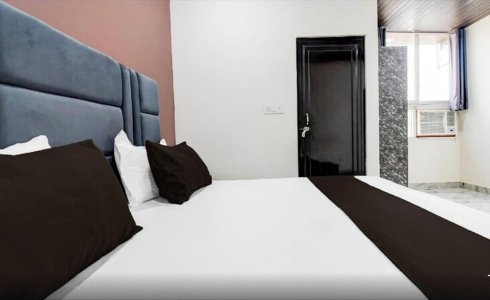 Deluxe Room | Rollaway beds, free WiFi, bed sheets