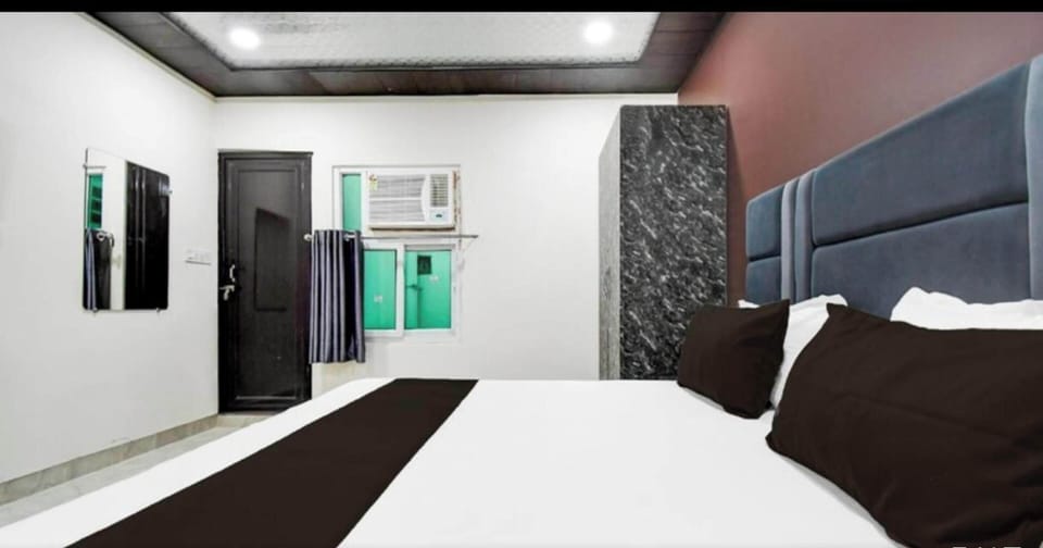Luxury Room | Rollaway beds, free WiFi, bed sheets