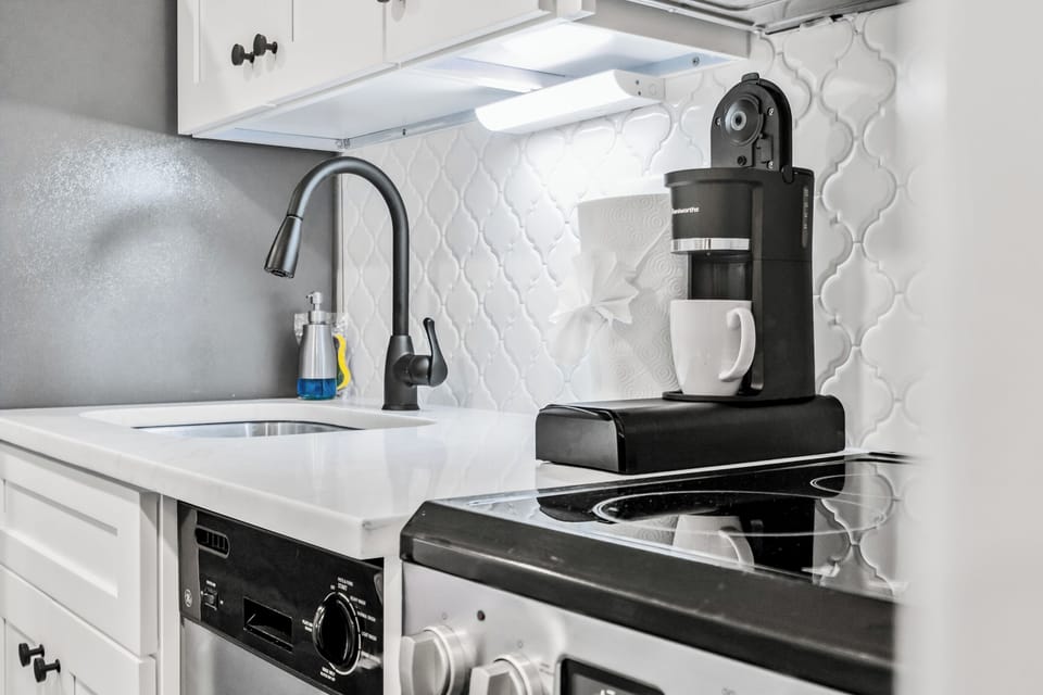Fully equipped kitchen for easy meals and beach‑day snacks.