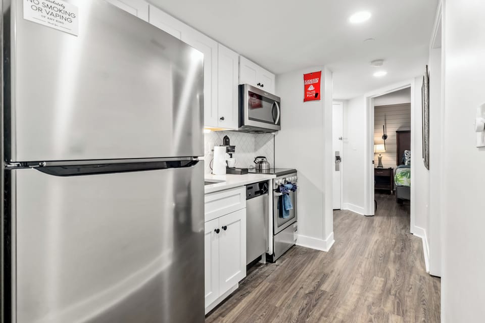 Fully equipped kitchen for easy meals and beach‑day snacks.