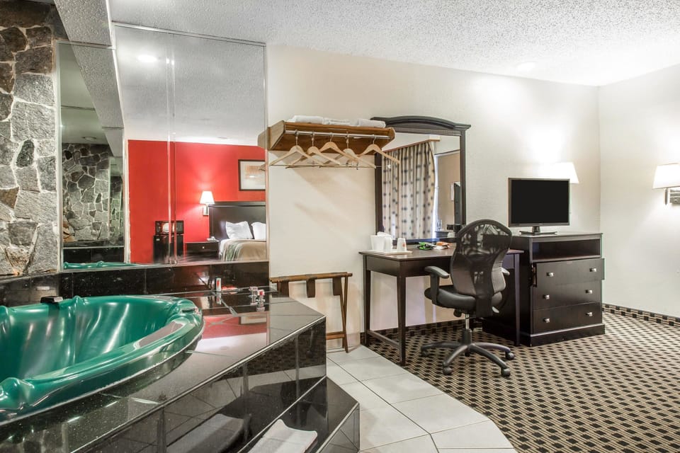 Standard Room, 1 King Bed, Smoking, Jetted Tub | Iron/ironing board, free cribs/infant beds, rollaway beds, free WiFi