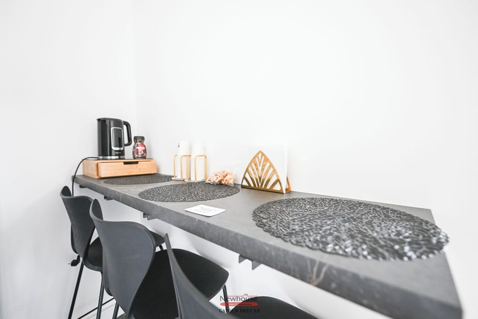 Deluxe Apartment, City View | Private kitchen