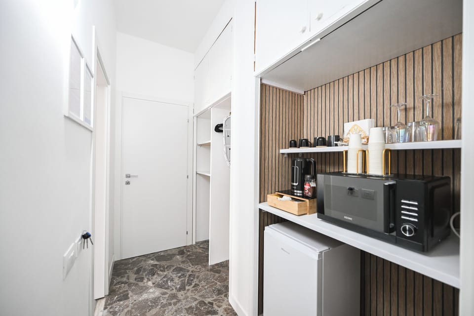 Deluxe Triple Room, Balcony, City View | Living area