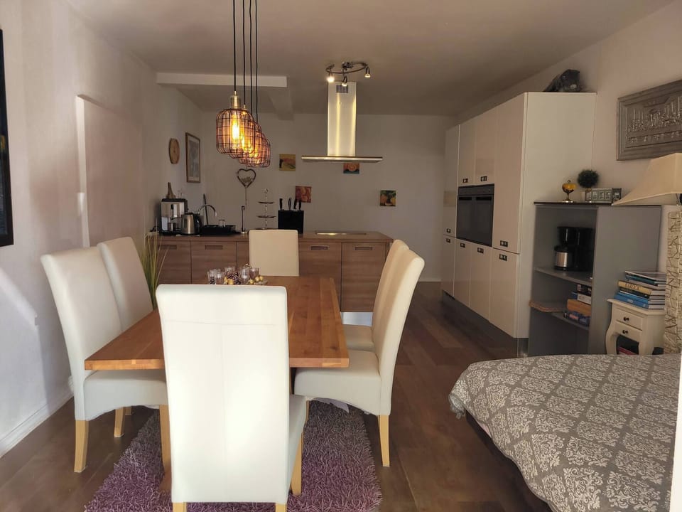 Apartment, 1 Bedroom, Accessible, Smoking | Dining