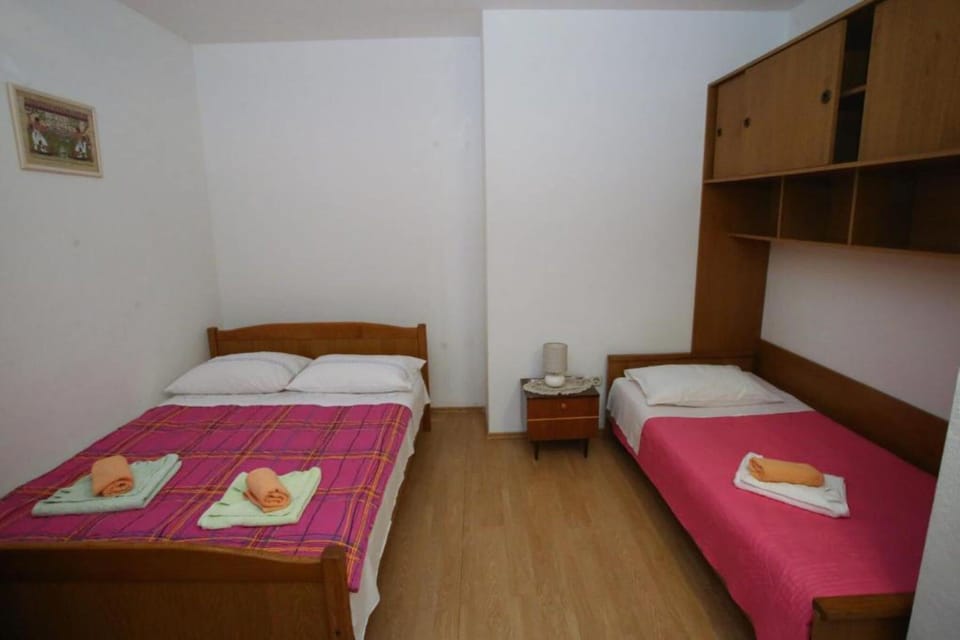 Apartment, 2 Bedrooms | Iron/ironing board, free cribs/infant beds, free WiFi, bed sheets