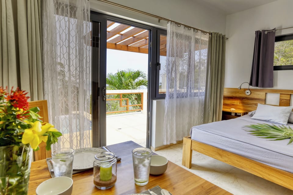 Deluxe Studio Suite, Sea View | Free WiFi