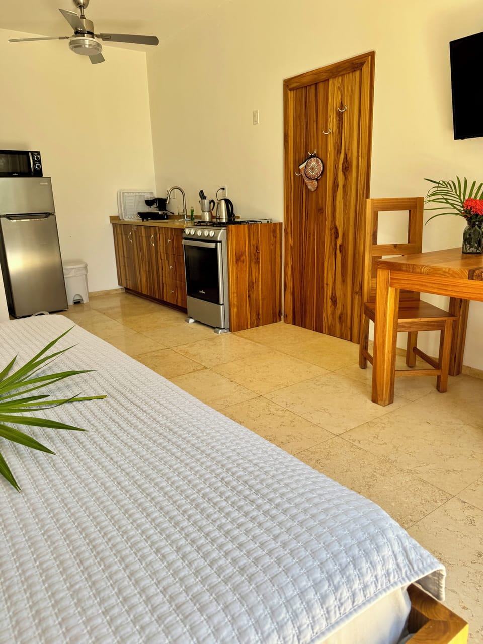 Deluxe Studio Suite, Sea View | Interior