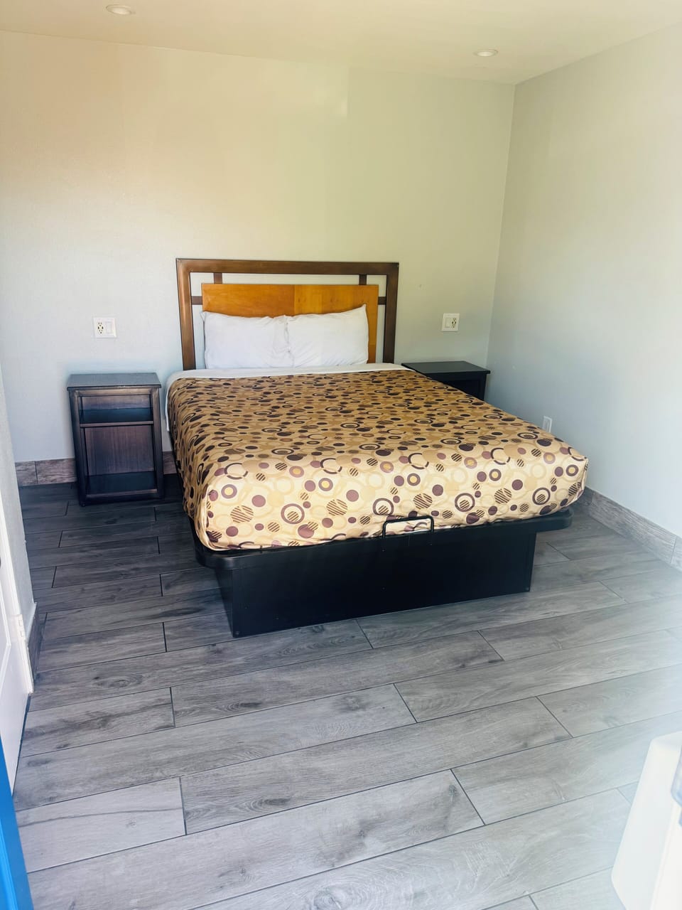 Studio Suite, 1 Queen Bed, Air conditioning, Ground Floor | Free WiFi