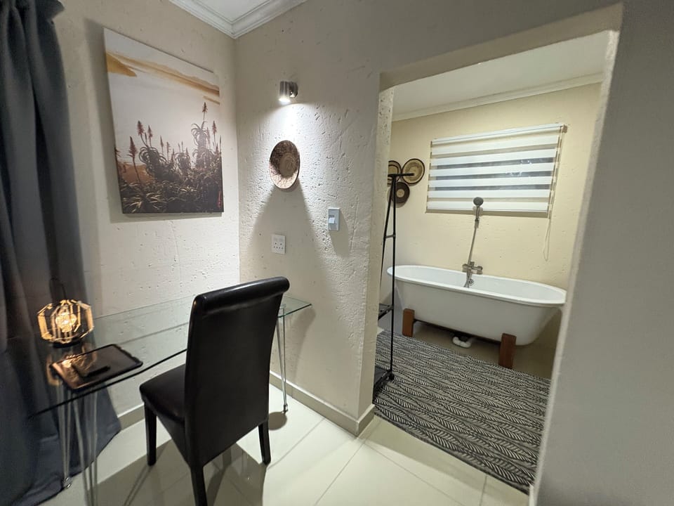 Luxury Double or Twin Room, Park View | Bathroom