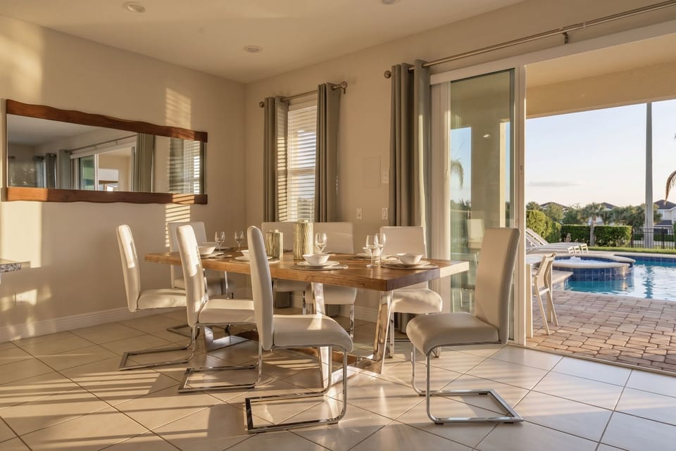 House (4 Bedrooms) | Dining room