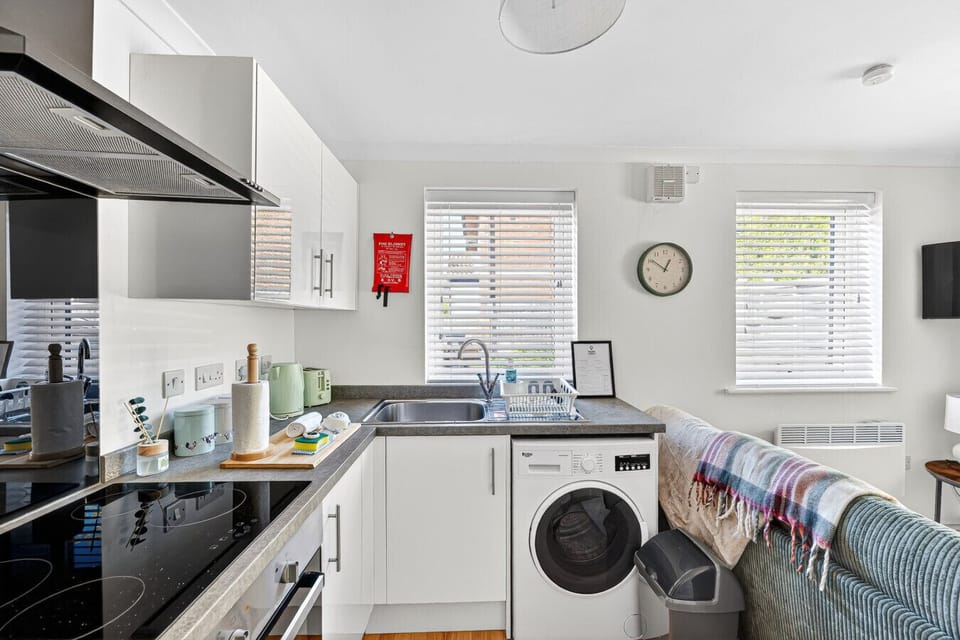A fully equipped kitchen with everything you need to prepare and enjoy a home cooked meal.