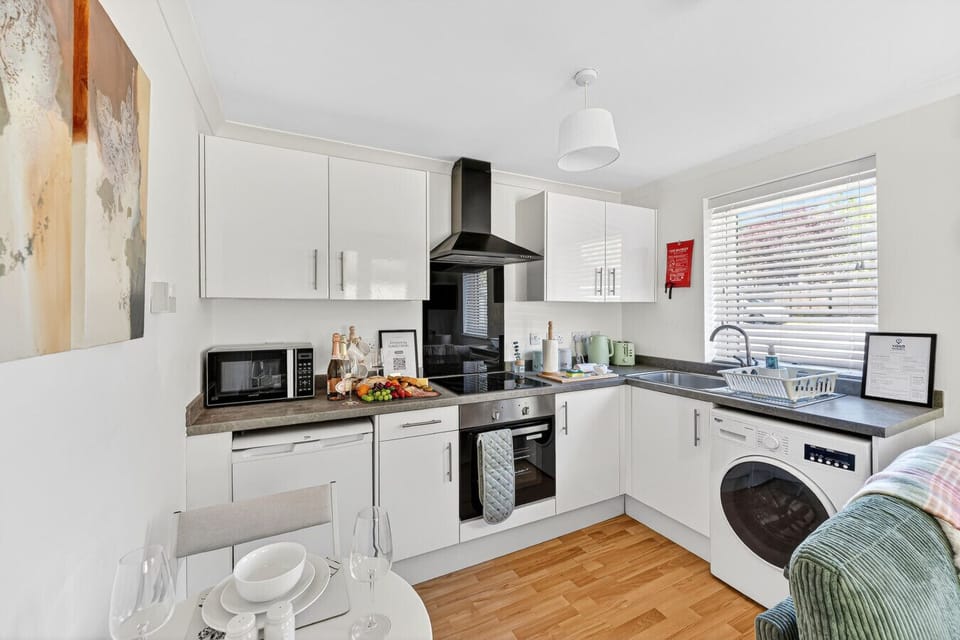 A fully equipped kitchen with everything you need to prepare and enjoy a home cooked meal.