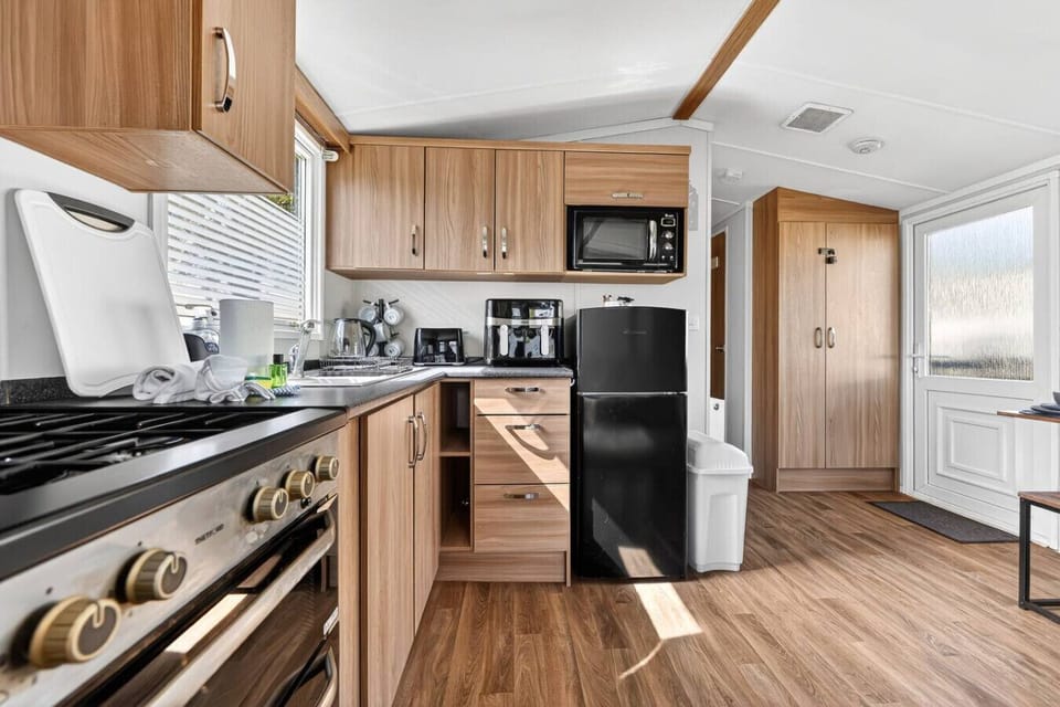 A fully equipped kitchen with everything you need to prepare a home cooked meal.