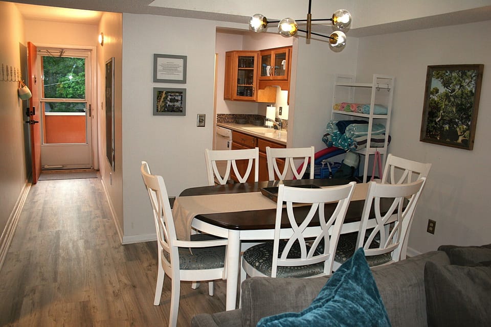 Dining Area leading into Kitchen.