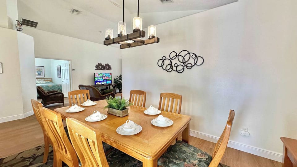 House, Multiple Beds, Pool Access, Pool View (Sunlit Fun) | Dining