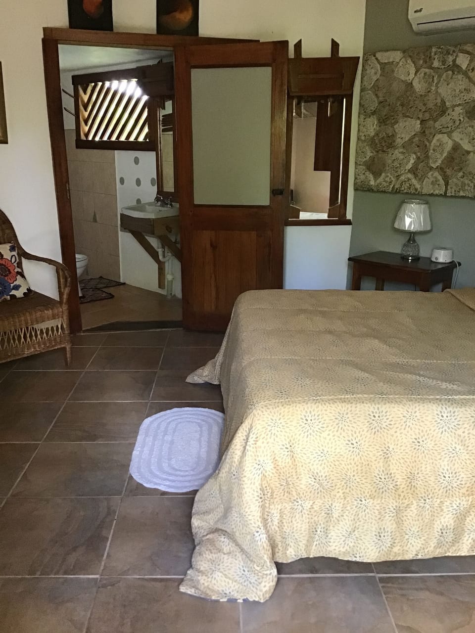 Cottage, Garden View | In-room safe, desk, blackout drapes