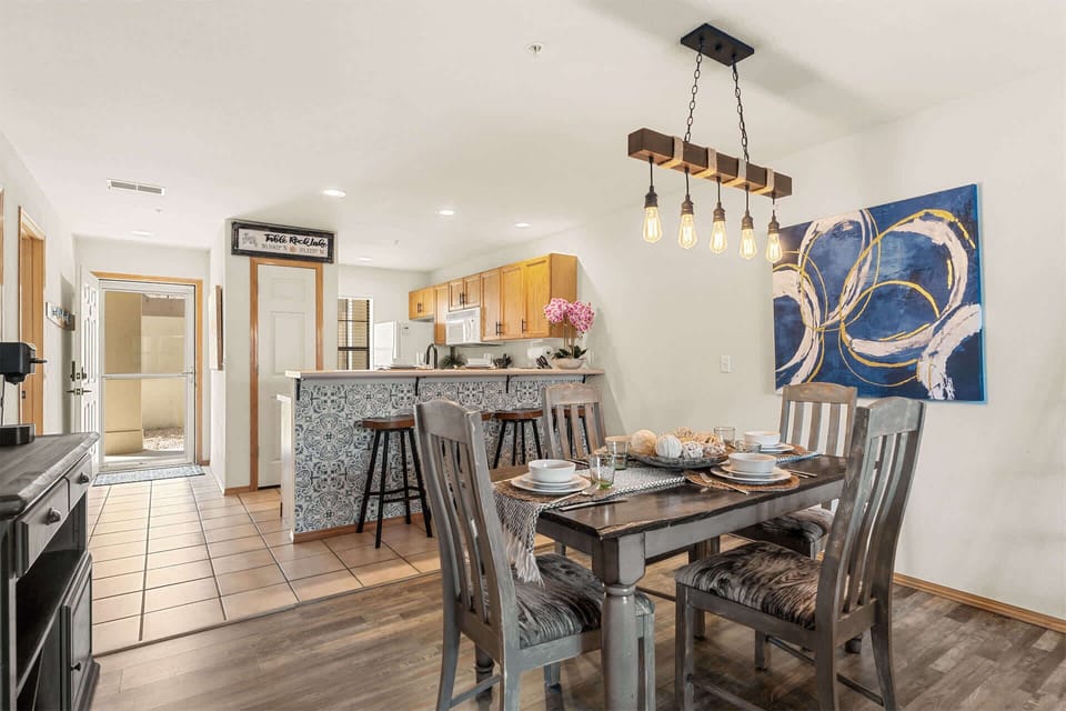 Condo, Multiple Beds, Kitchen (Emerald Bay Escape) | Dining
