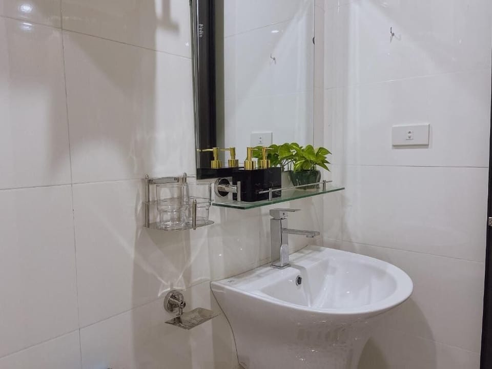 Shower, free toiletries, hair dryer, slippers