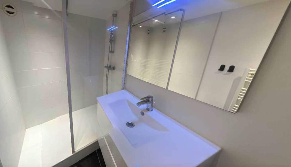House | Bathroom