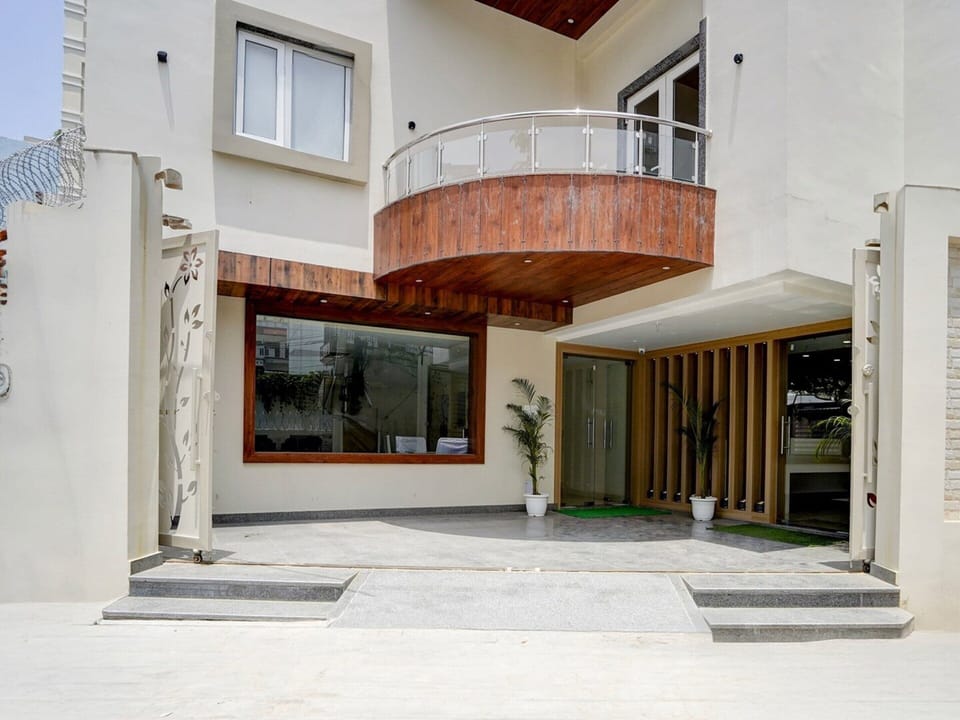 House | Reception