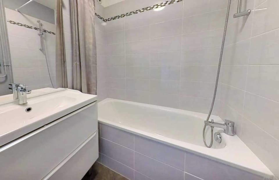 Apartment | Bathroom