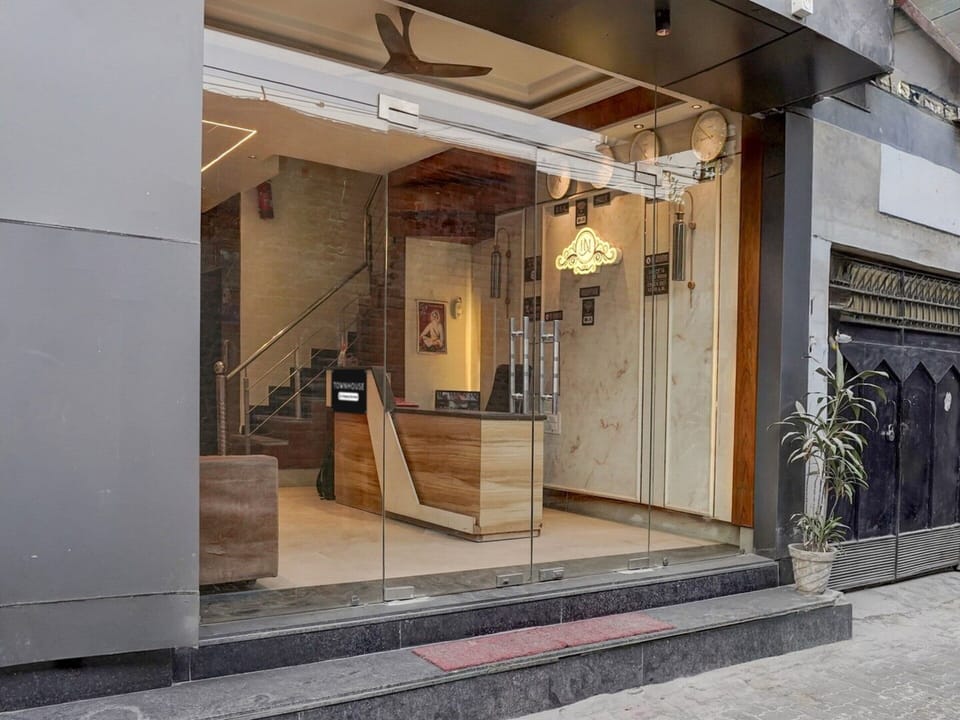 House | Reception