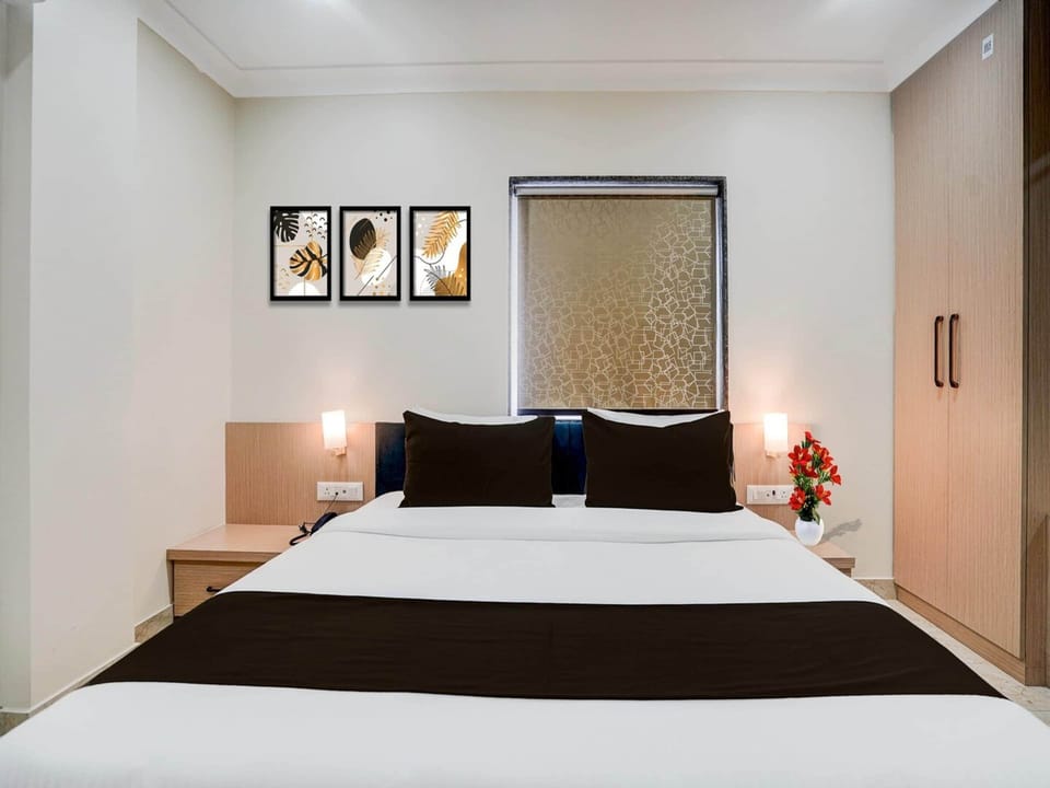 Saver Single Banaras Sri Hari Inn House in Varanasi
