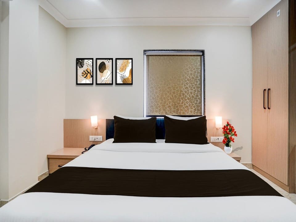 Saver Single Banaras Sri Hari Inn House in Varanasi