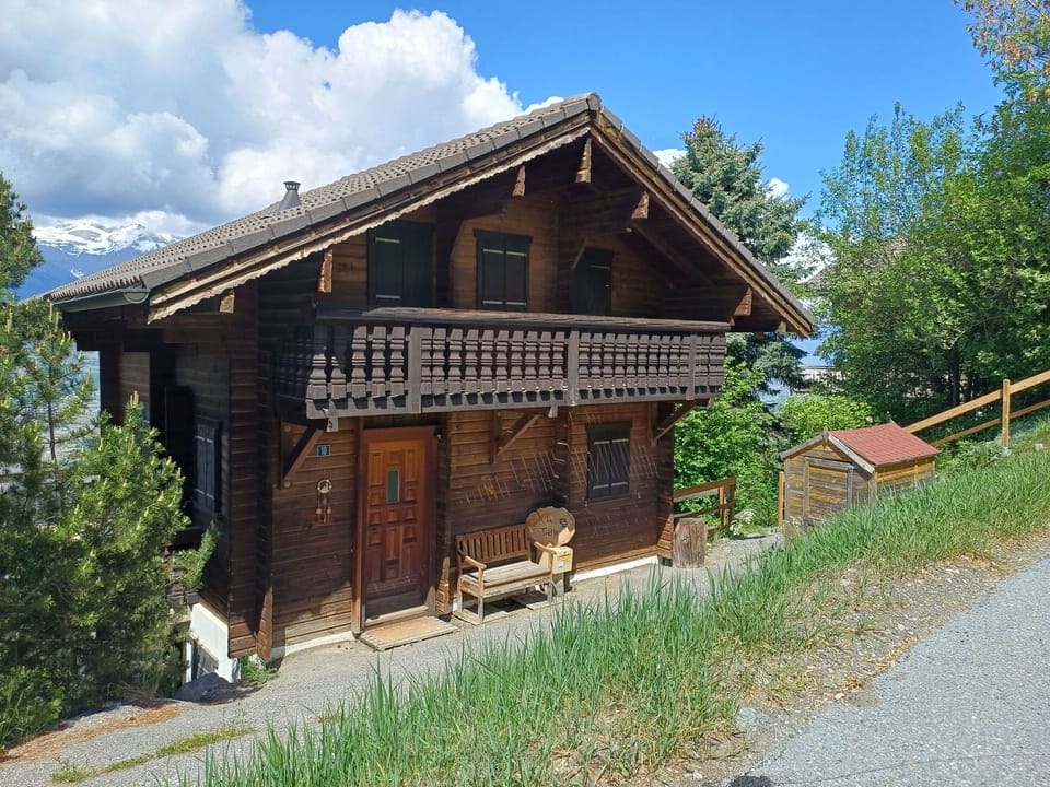 Wood, Brown, Wood Stain, Siding, Hardwood, Lumber, Daylighting, Log Cabin