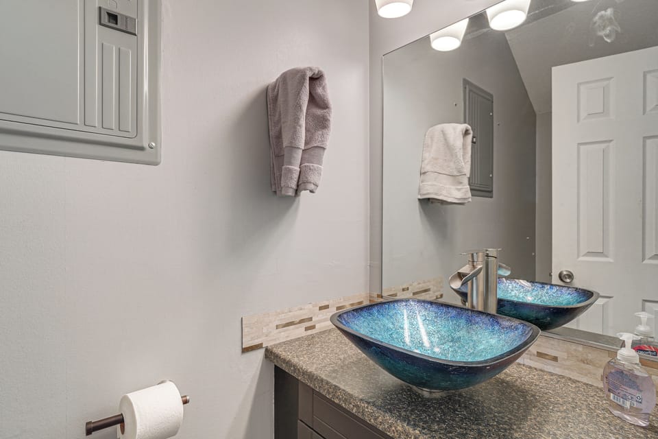 Explore Lincoln! Pet-friendly Retreat w/ Patio Apartment in Lincoln