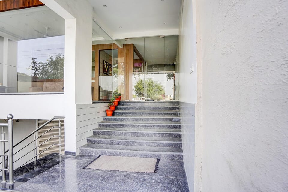 House | Reception