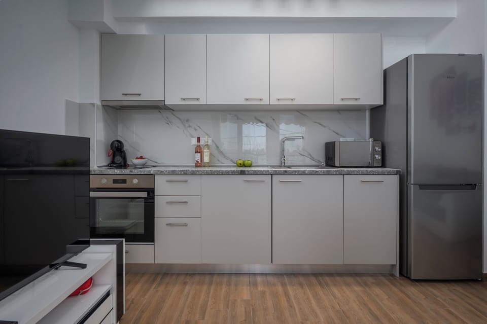 Deluxe Apartment | Private kitchen | Coffee/tea maker