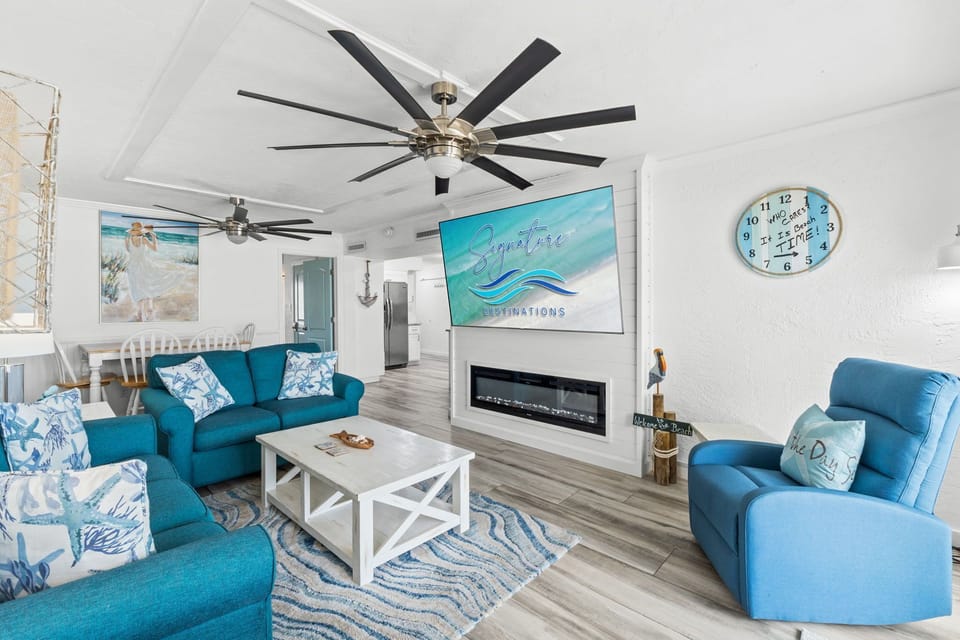 Living Room with Queen Sleeper Sofa and Amazing Views