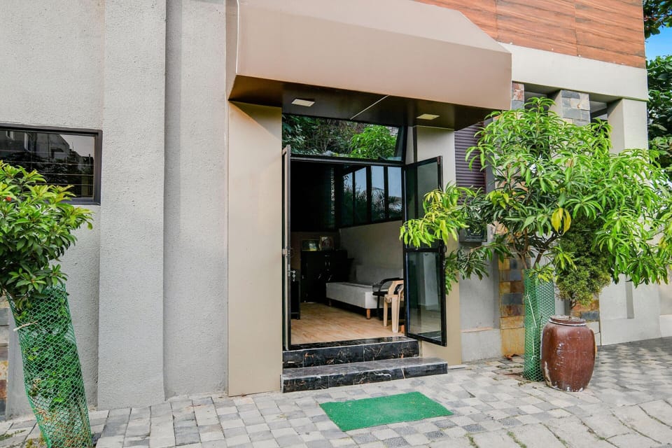 House | Reception