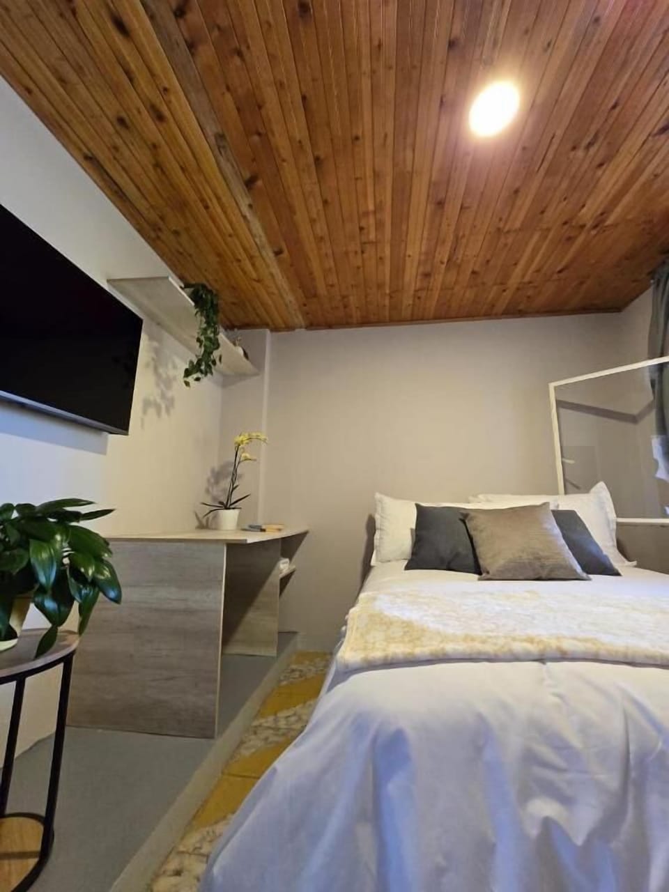 Memory foam beds, free WiFi