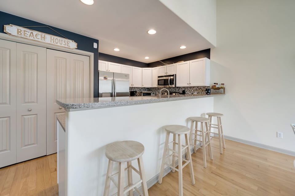 Grab a quick bite at the Breakfast Bar before hitting the Beach.