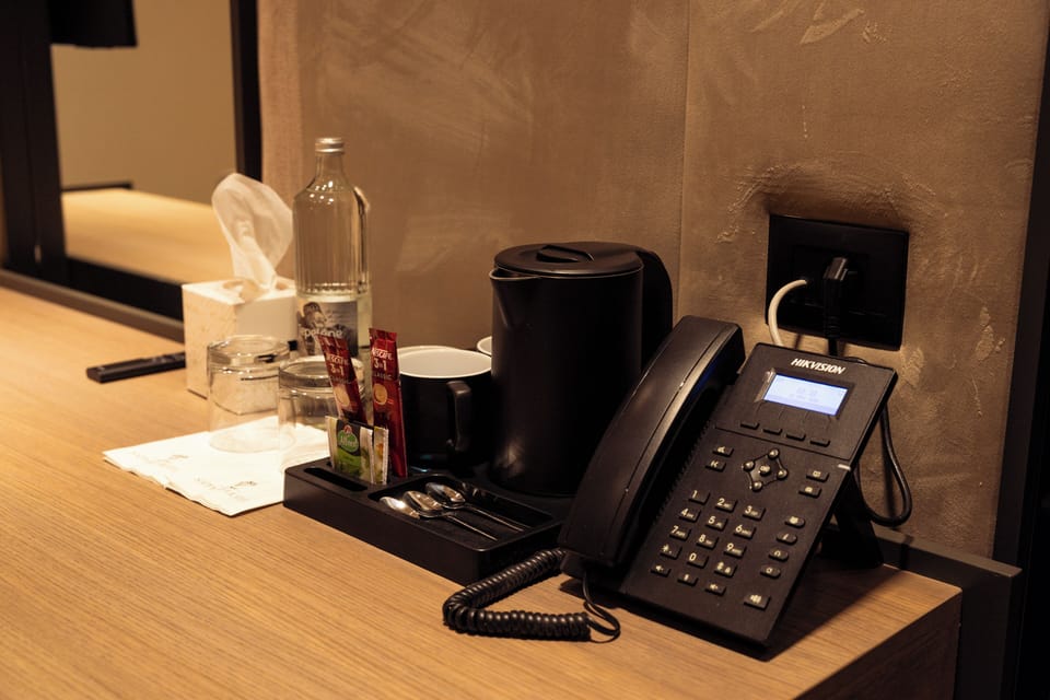 Deluxe Triple Room | Coffee and/or coffee maker