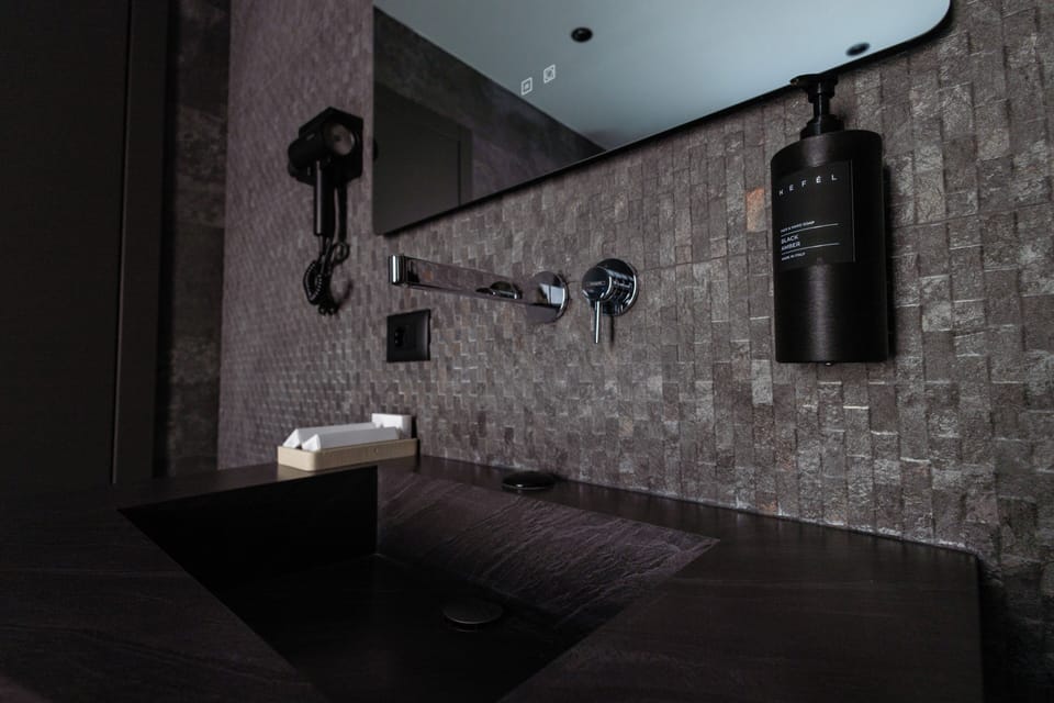 Economy Double Room, Non Smoking, Private Bathroom | Bathroom | Shower, hair dryer, slippers, towels