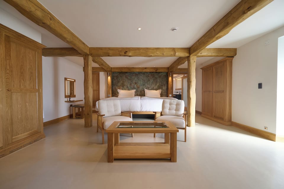 Luxury Suite | Desk, laptop workspace, blackout drapes, iron/ironing board