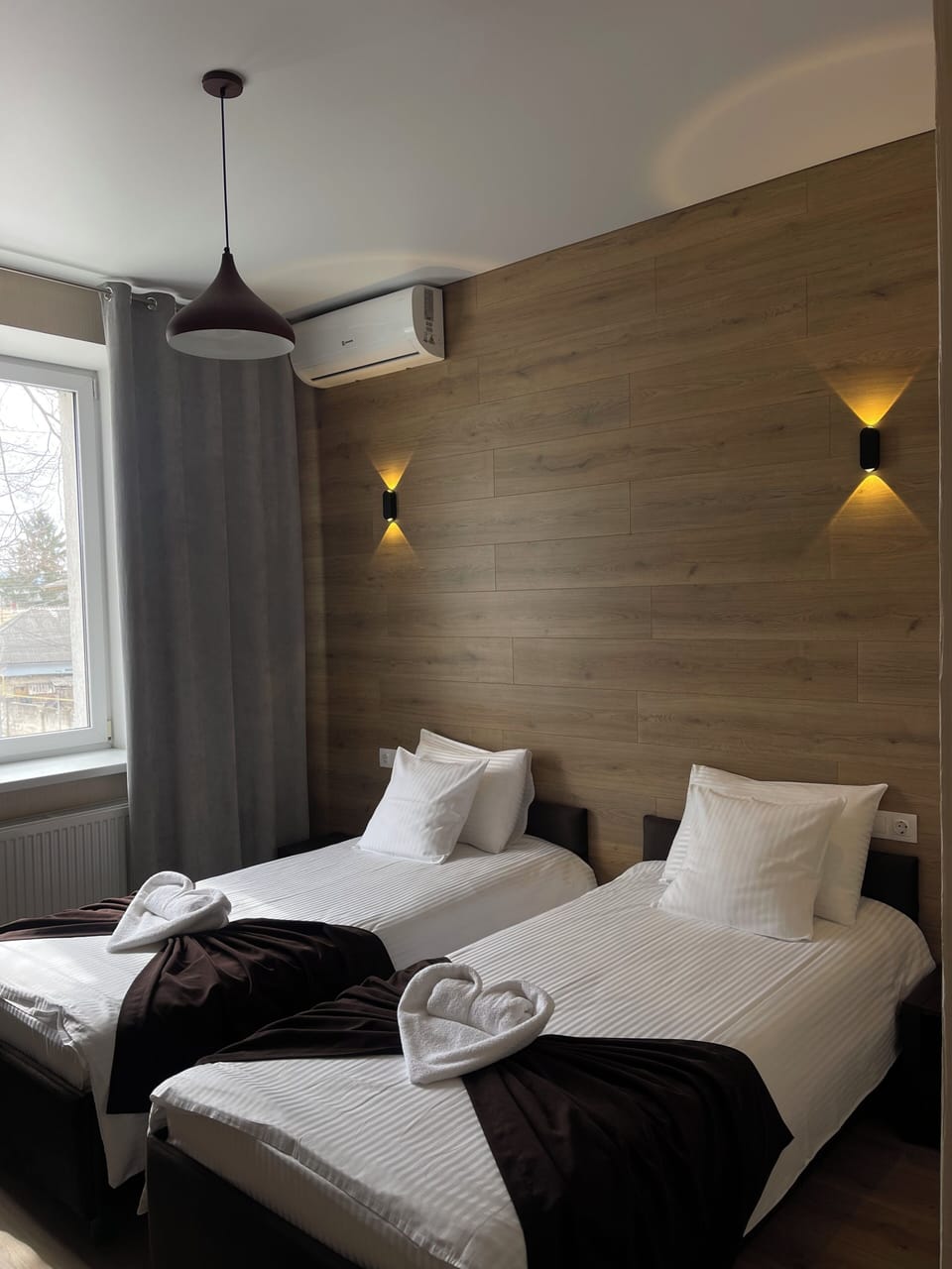 Twin Room, City View | Laptop workspace, soundproofing, WiFi (free)
