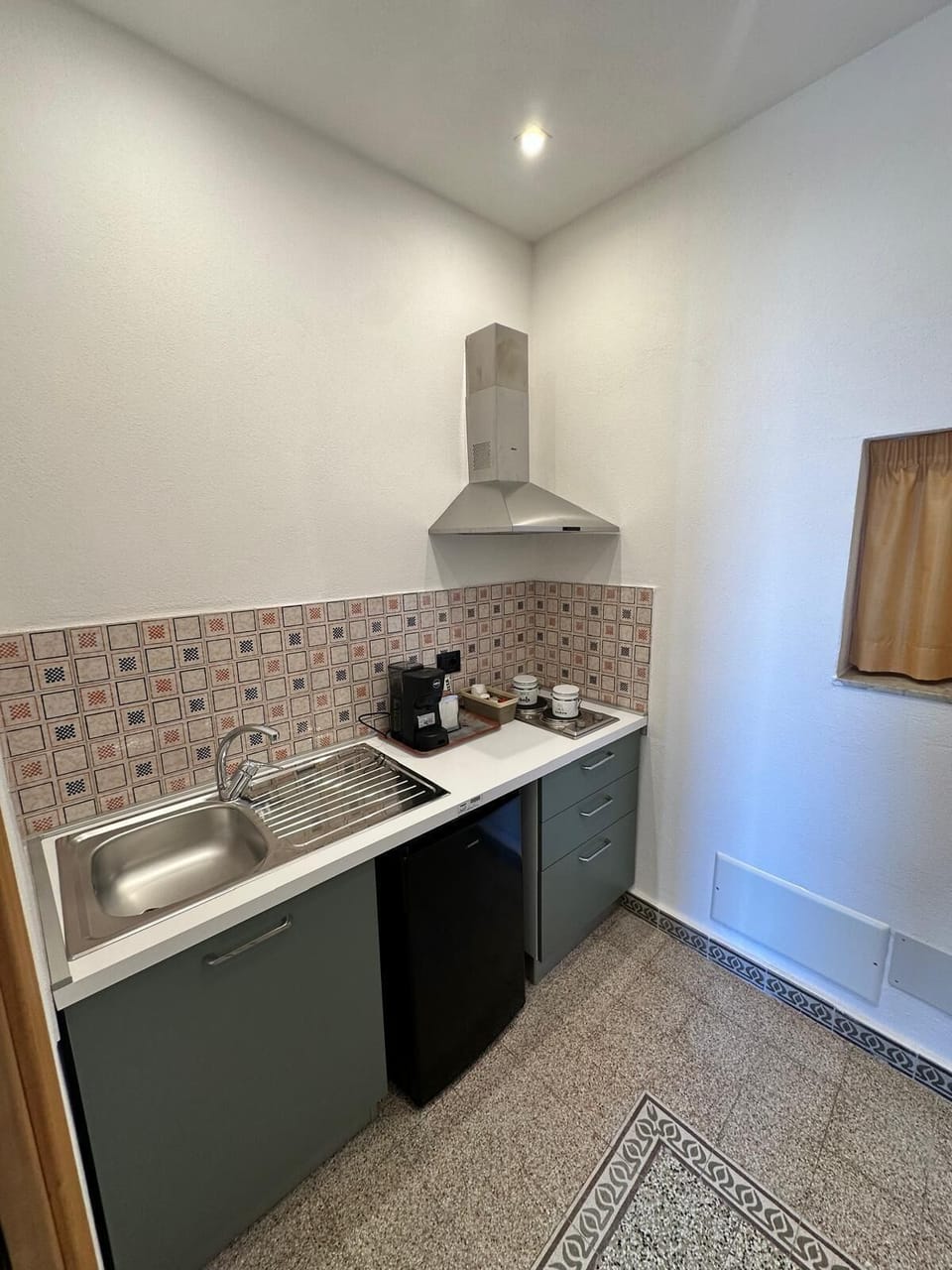Deluxe Loft, Balcony, Sea View | Private kitchen | Mini-fridge, espresso maker