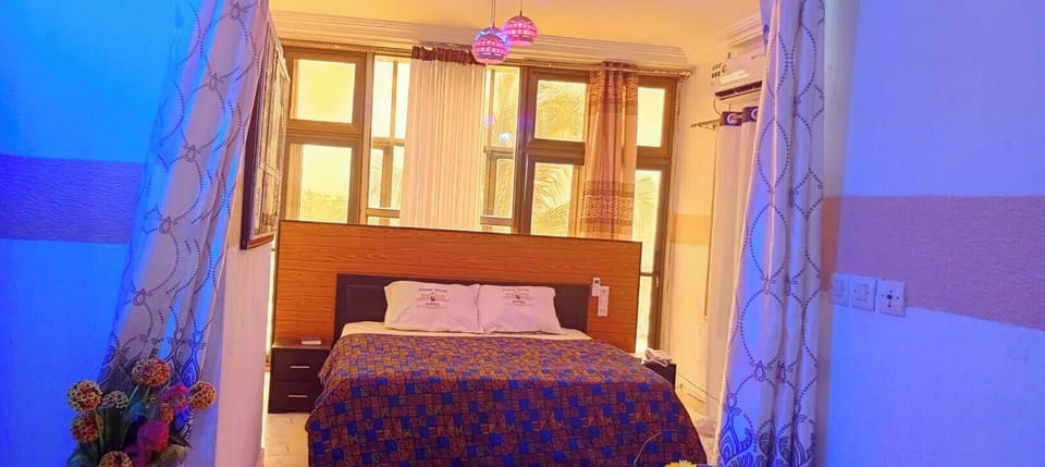 Comfort Suite, Mountain View | Desk, laptop workspace, iron/ironing board (on request), WiFi (free)