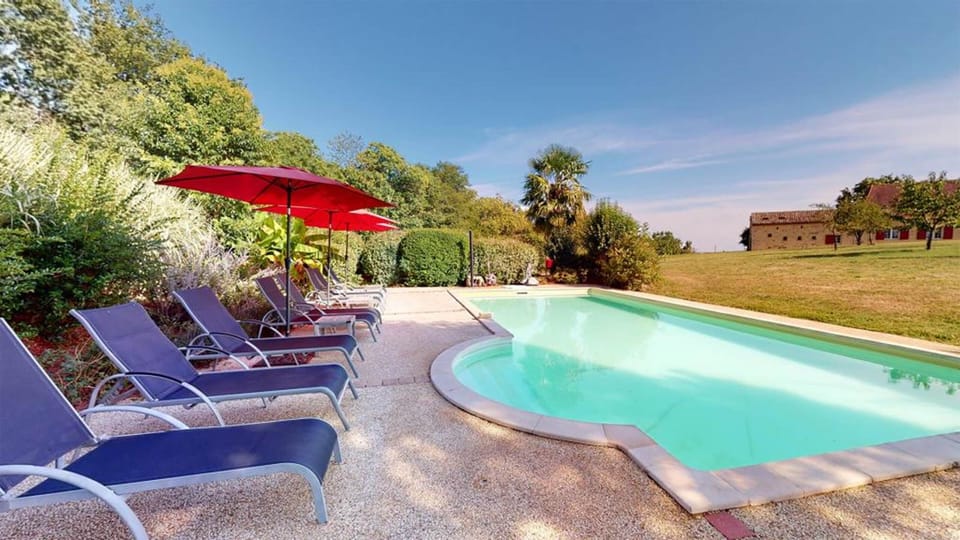 Domaine-des-Fargues-gite-du-puisatier-piscine-1024x576