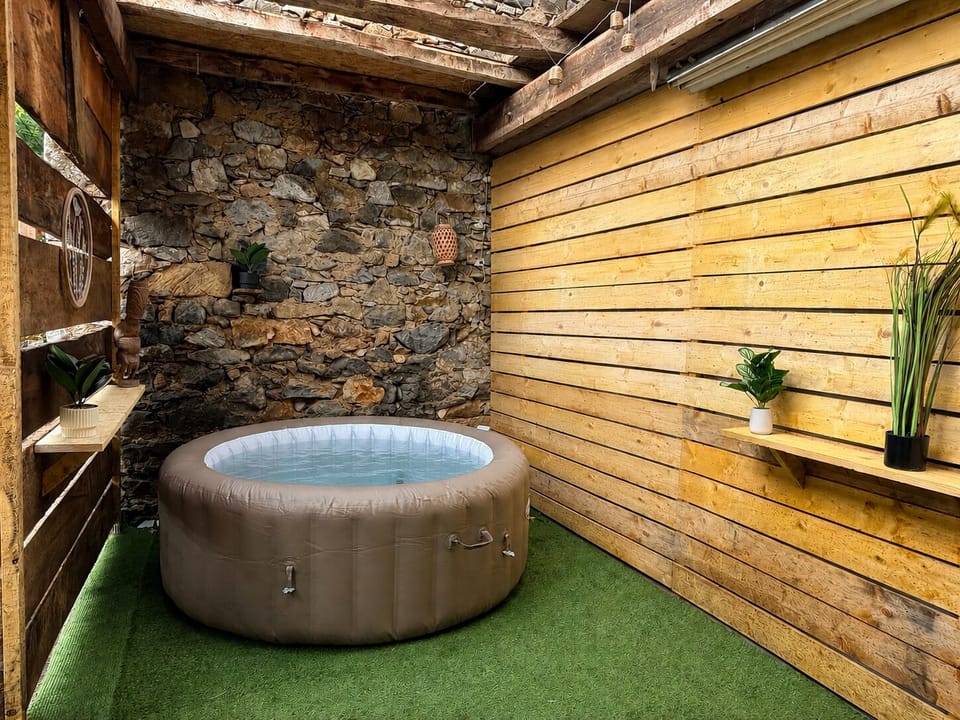 Outdoor spa tub