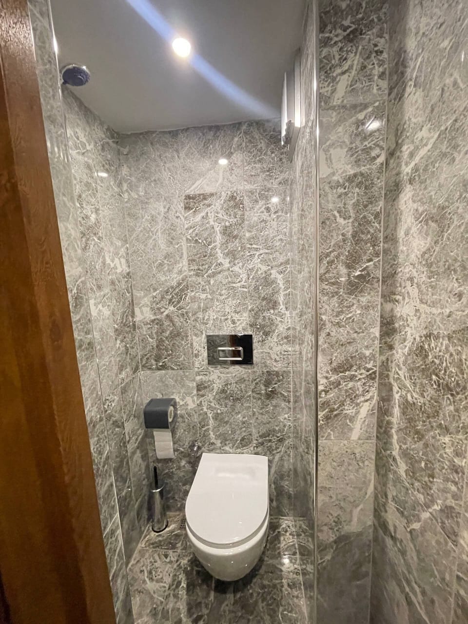 Single Room | Bathroom | Shower, towels, soap, shampoo