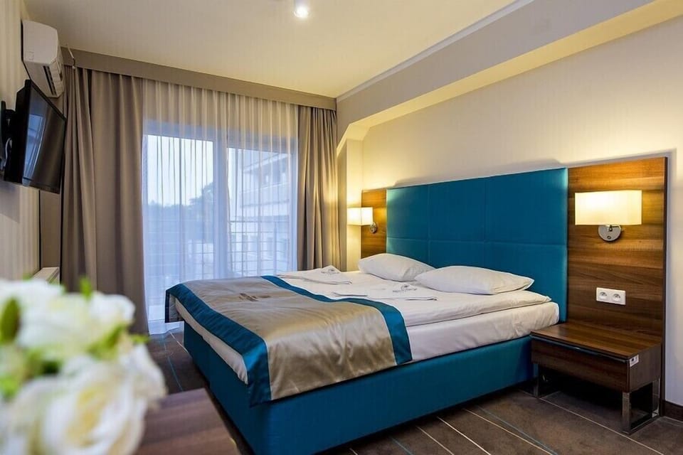 Standard Double Room | Premium bedding, laptop workspace, iron/ironing board, free WiFi