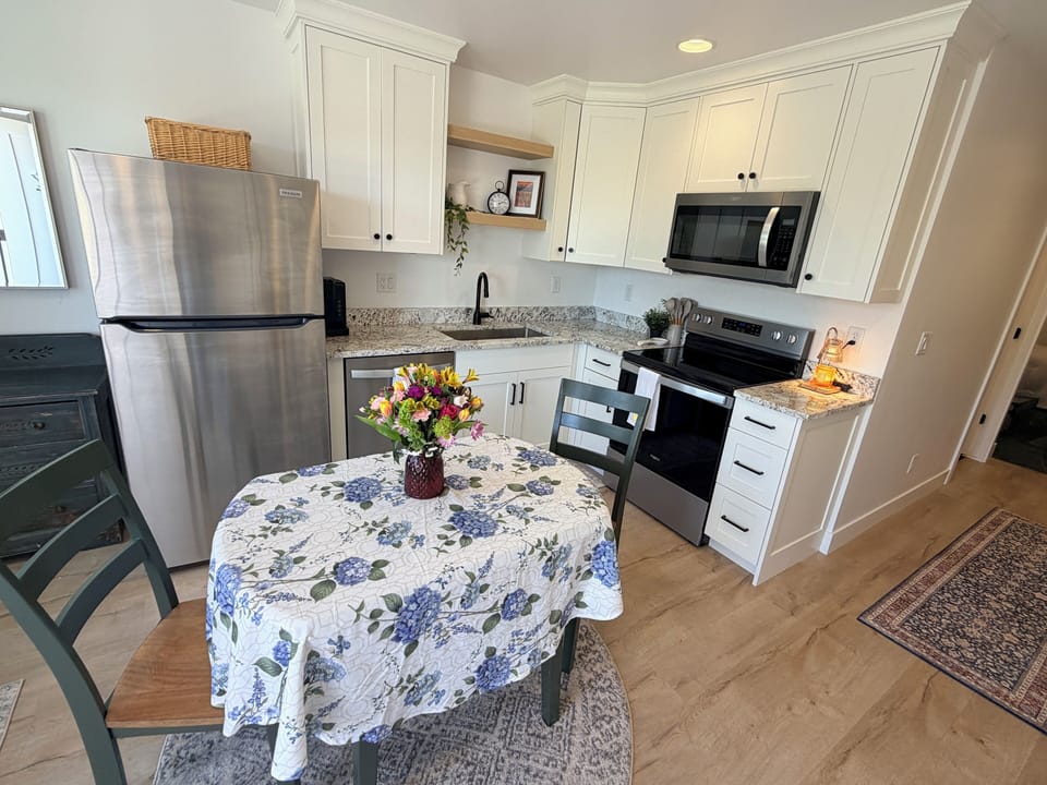 Full kitchen