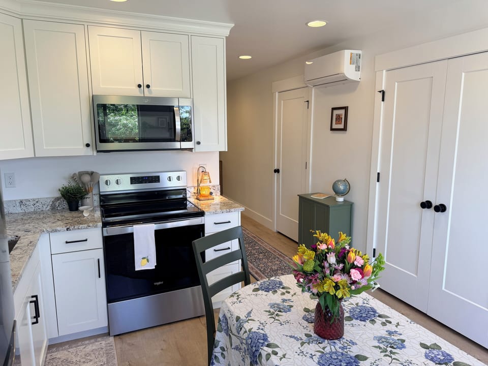 Full kitchen