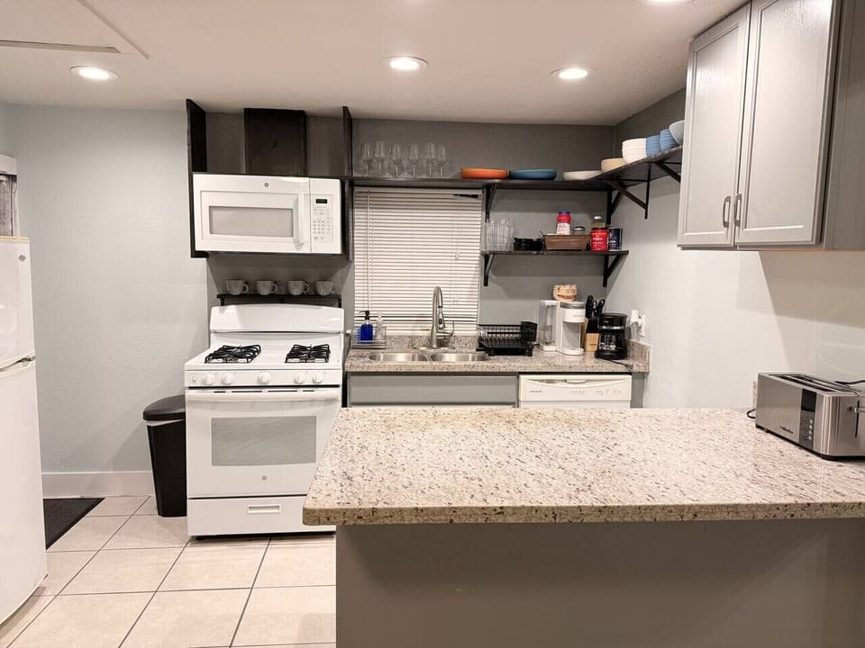 Fully equipped kitchen