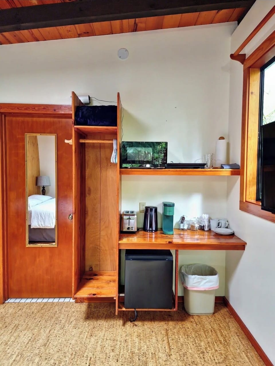 Hapu'u Room 
Kitchenette